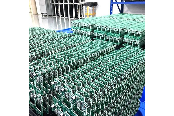 SMT加工的貼片元器件與插件元器件對(duì)比